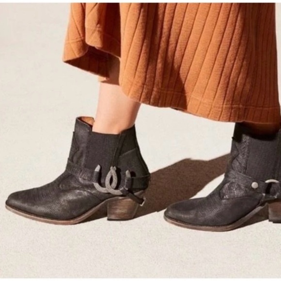 Free People x Understated Leather Lady Luck Horseshoe Ankle Boots - Picture 1 of 10